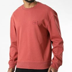 Vente flash 🌟 Sweat Crewneck 1544 Rouge Brique de Calvin Klein 🥰