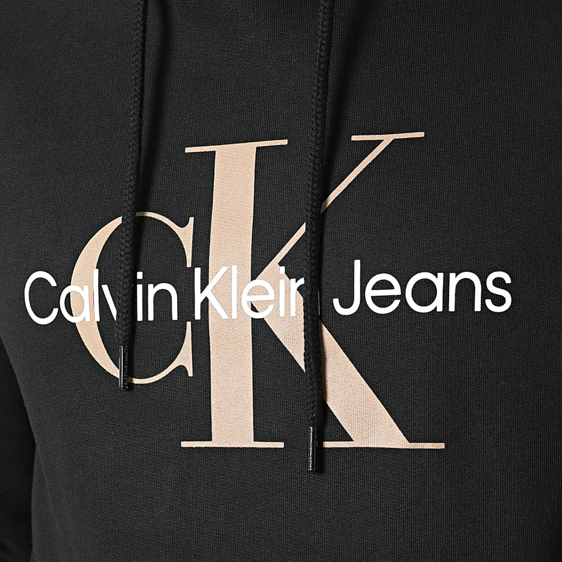 Remise ⭐ Sweat Capuche Seasonal Monogram 0805 Noir de Calvin Klein 💯 2 Remise ⭐ Sweat Capuche Seasonal Monogram 0805 Noir de Calvin Klein 💯 – Image 2