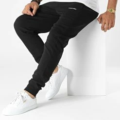 Remise ❤️ Pantalon Jogging Micro Logo 9940 Noir de Calvin Klein ⌛ -Calvin Klein Soldes Magasin calvin klein 328332 K10K109940 BEH 20220727T151258 03