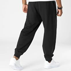 Vente flash 🥰 Pantalon Jogging NM2302E Noir de Calvin Klein 🧨 7 Vente flash 🥰 Pantalon Jogging NM2302E Noir de Calvin Klein 🧨 -Calvin Klein Soldes Magasin calvin klein 330371 000NM2302E UB1 20220809T154522 04
