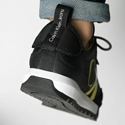 Tout neuf ⭐ Baskets Toothy Runner 0417 Black Dune Yellow de Calvin Klein 🧨 -Calvin Klein Soldes Magasin calvin klein 330598 YM0YM00417 OOX 20221117T100406 04