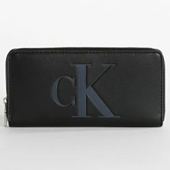 Offres 🥰 Portefeuille Femme Sculpted Mono 0093 Noir de Calvin Klein 🧨