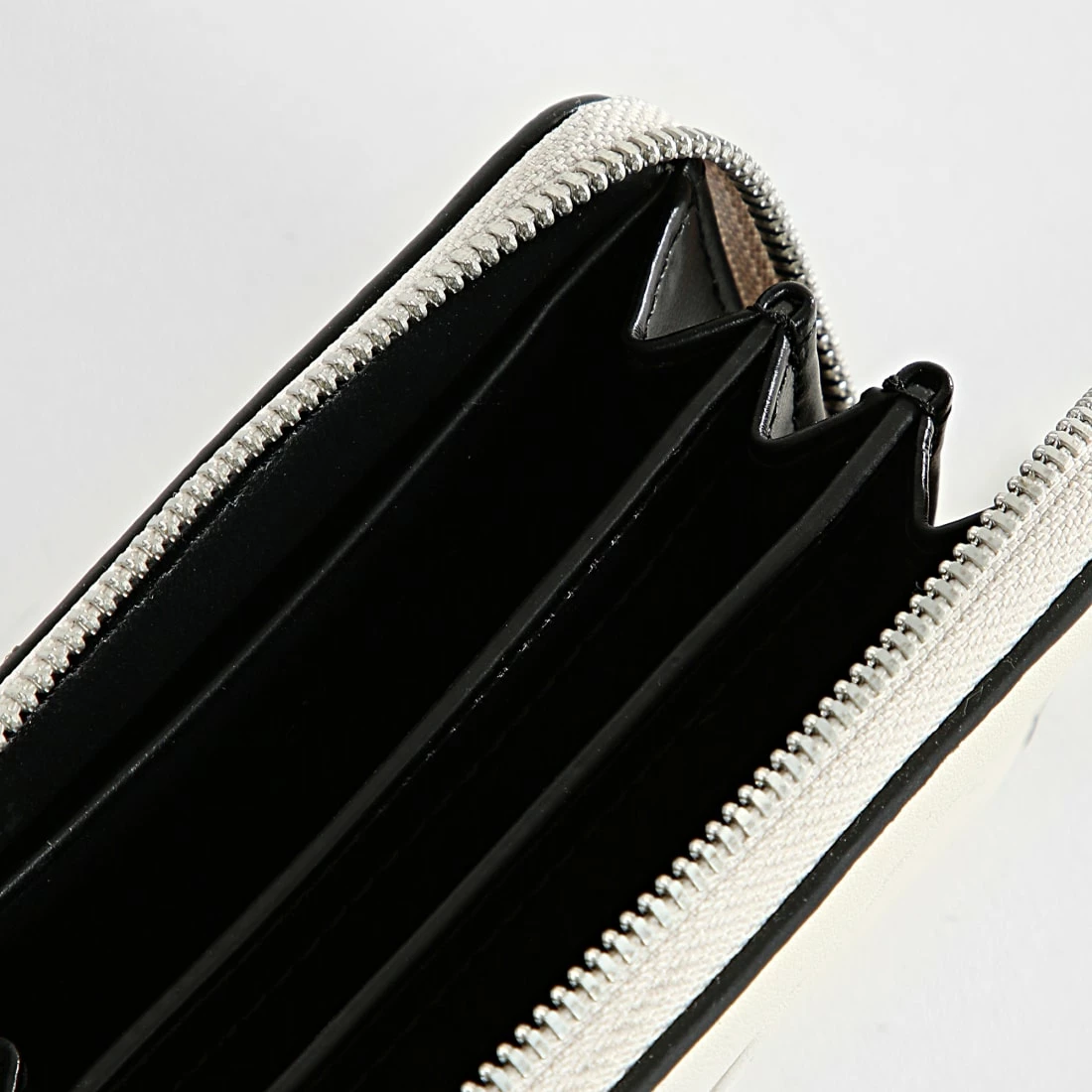 Le moins cher ⭐ Portefeuille Femme Sculpted Mono 0096 Beige de Calvin Klein 🔥 3 Le moins cher ⭐ Portefeuille Femme Sculpted Mono 0096 Beige de Calvin Klein 🔥 – Image 3