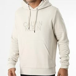 Offres ⌛ Sweat Capuche Distorted Logo 0075 Beige de Calvin Klein ✨