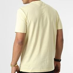 Nouveau 🎉 Tee 👚 Shirt Distorted Logo 0113 Jaune Clair de Calvin Klein 🌟 -Calvin Klein Soldes Magasin calvin klein 330739 K10K110113 ZHO 20220805T150003 04