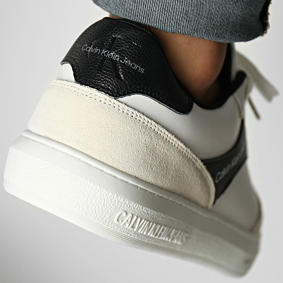 Tout neuf 🌟 Baskets Casual Cupsole Lace Up 0494 White de Calvin Klein 🎉 4 Tout neuf 🌟 Baskets Casual Cupsole Lace Up 0494 White de Calvin Klein 🎉 – Image 4