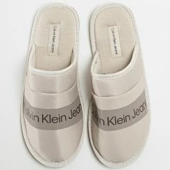 Coupon 🛒 Chaussons Home Slide 0528 Beige de Calvin Klein ✨