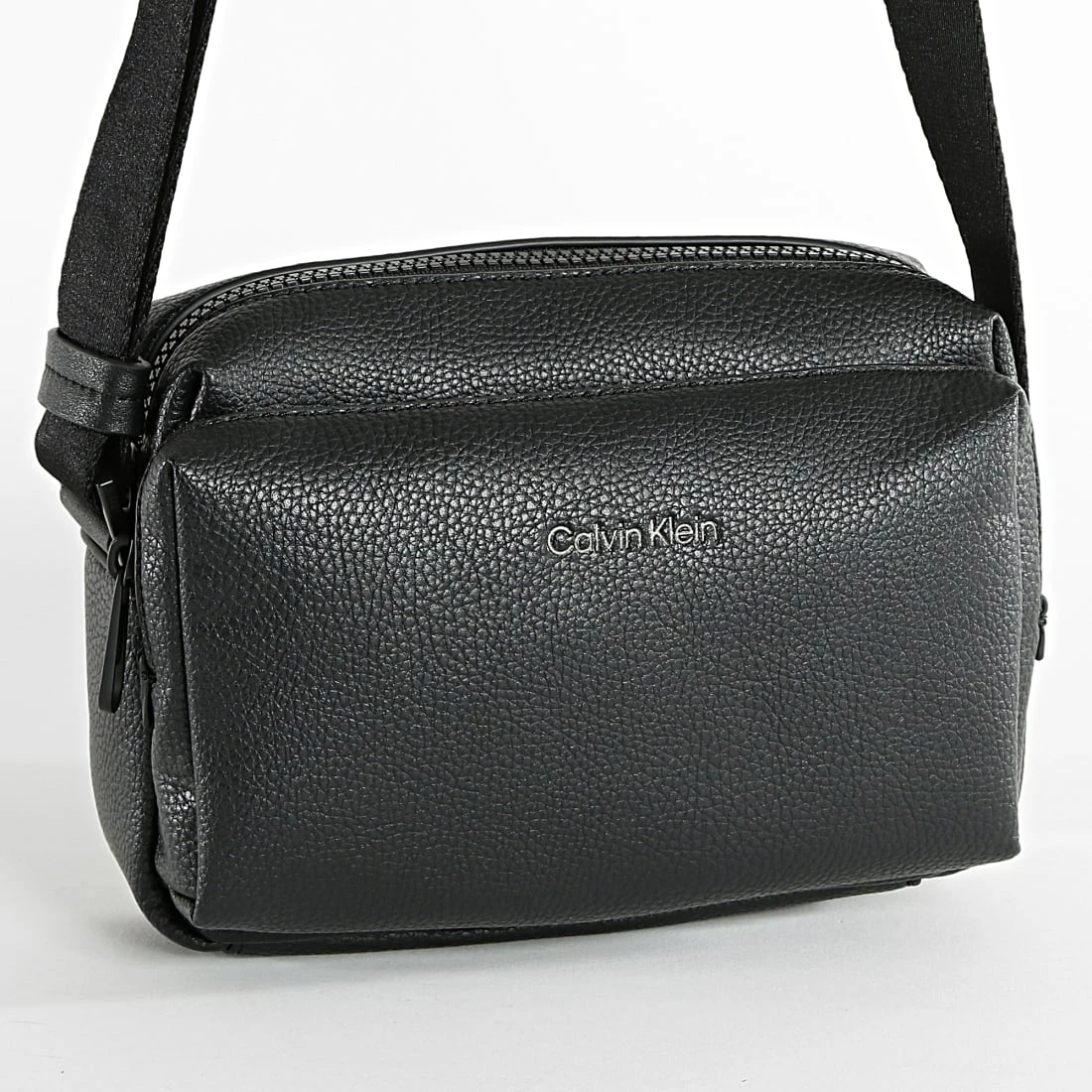 Offres 👍 Sacoche CK Must 9598 Noir de Calvin Klein 😉 1 Offres 👍 Sacoche CK Must 9598 Noir de Calvin Klein 😉