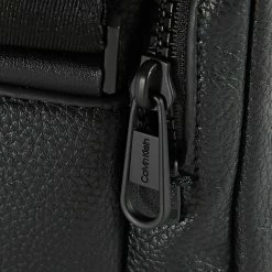 Offres 👍 Sacoche CK Must 9598 Noir de Calvin Klein 😉 6 Offres 👍 Sacoche CK Must 9598 Noir de Calvin Klein 😉 -Calvin Klein Soldes Magasin calvin klein 331338 K50K509598 BAX 20220817T105958 03