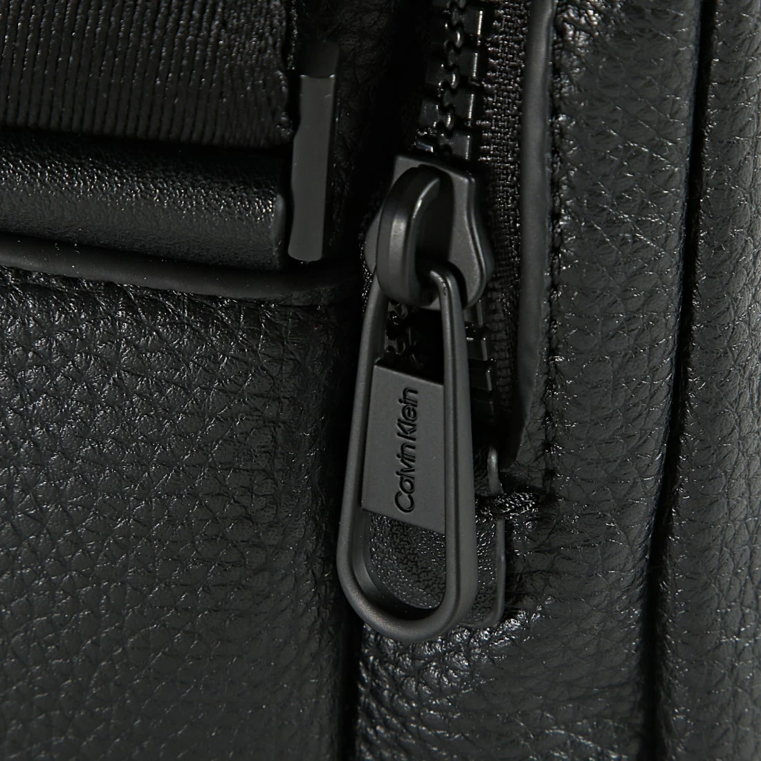 Offres 👍 Sacoche CK Must 9598 Noir de Calvin Klein 😉 3 Offres 👍 Sacoche CK Must 9598 Noir de Calvin Klein 😉 – Image 3