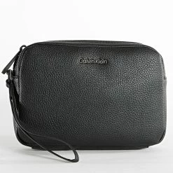 Vente flash ❤️ Sacoche CK Must Compact 9594 Noir de Calvin Klein ⌛