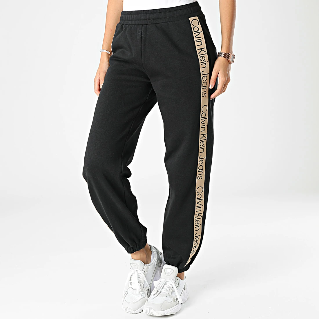 Offres 👍 Pantalon Jogging A Bandes Femme 9738 Noir de Calvin Klein 🧨 1 Offres 👍 Pantalon Jogging A Bandes Femme 9738 Noir de Calvin Klein 🧨