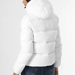 Top 10 ✔️ Doudoune Capuche Femme 9819 Blanc de Calvin Klein 🔔 -Calvin Klein Soldes Magasin calvin klein 331962 J20J219819 YAF 20220901T154728 04
