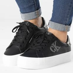 Les meilleures critiques de 👏 Baskets Femme Vulcanized Flatform 0763 Black Silver de Calvin Klein 🎉