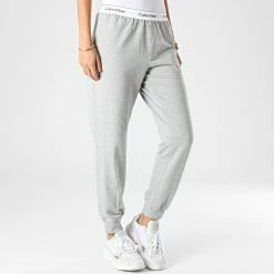 Offres 🤩 Pantalon Jogging Femme QS6872E Gris Chiné de Calvin Klein 😀 -Calvin Klein Soldes Magasin calvin klein 333037 QS6872E P7A 20220822T155121 03