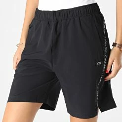 Offres ⌛ Short Jogging A Bandes Femme GMF2S803 Noir de Calvin Klein 🎉