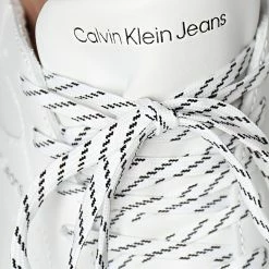 Budget ✨ Baskets Chunky Cupsole Gel Backtab 0554 Triple White de Calvin Klein 🌟 -Calvin Klein Soldes Magasin calvin klein 333402 YM0YM00554 0K8 20220818T160908 03