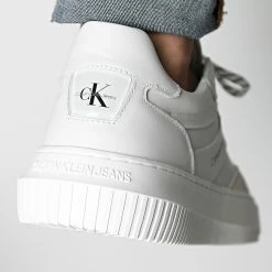 Budget ✨ Baskets Chunky Cupsole Gel Backtab 0554 Triple White de Calvin Klein 🌟 -Calvin Klein Soldes Magasin calvin klein 333402 YM0YM00554 0K8 20220818T160909 04