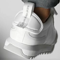 Tout neuf 🎉 Baskets Toothy Runner 0417 Triple White de Calvin Klein 💯 -Calvin Klein Soldes Magasin calvin klein 334088 YM0YM00417 0K8 20220830T154829 04