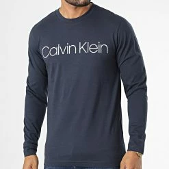 De gros 🧨 Tee 👚 Shirt Manches Longues Cotton Logo 0690 Bleu Marine de Calvin Klein ❤️