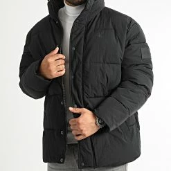 Grosses soldes ✔️ Doudoune Oversize Badge 1915 Noir de Calvin Klein 🔥