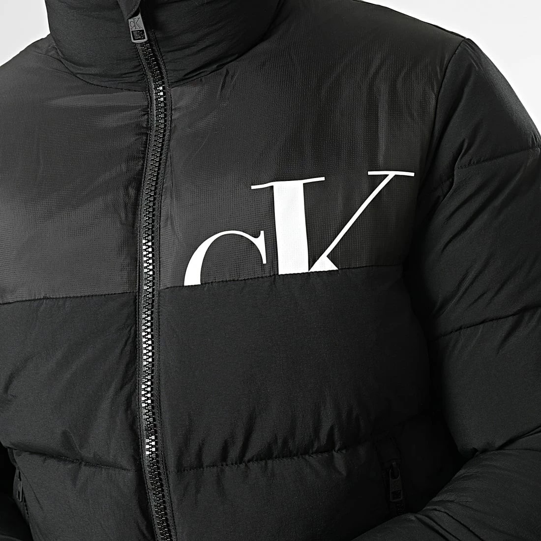 Le moins cher ⭐ Doudoune Cut Off CK 1973 Noir de Calvin Klein 🛒 2 Le moins cher ⭐ Doudoune Cut Off CK 1973 Noir de Calvin Klein 🛒 – Image 2