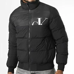 Le moins cher ⭐ Doudoune Cut Off CK 1973 Noir de Calvin Klein 🛒 6 Le moins cher ⭐ Doudoune Cut Off CK 1973 Noir de Calvin Klein 🛒 -Calvin Klein Soldes Magasin calvin klein 335329 J30J321973 BEH 20220905T160416 03