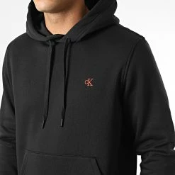 Meilleure affaire ⭐ Sweat Capuche Logo Tape 1899 Noir de Calvin Klein 😍 -Calvin Klein Soldes Magasin calvin klein 335484 J30J321899 BEH 20220908T120638 02
