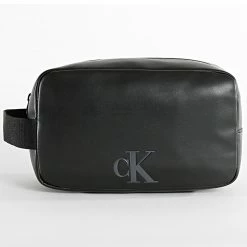 Budget 🥰 Trousse De toilette Monogram 9865 Noir de Calvin Klein 😍
