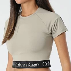 Offres 💯 Tee 👚 Shirt Crop Femme GWF2K102 Beige de Calvin Klein ✨ 6 Offres 💯 Tee 👚 Shirt Crop Femme GWF2K102 Beige de Calvin Klein ✨ -Calvin Klein Soldes Magasin calvin klein 337189 GWF2K102 PAH 20220928T154150 03