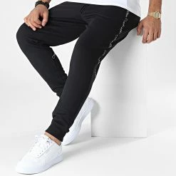 Top 10 👍 Pantalon Jogging A Bandes GMF2P602 Noir de Calvin Klein ✨ -Calvin Klein Soldes Magasin calvin klein 337702 GMF2P602 BAE 20220922T155120 03