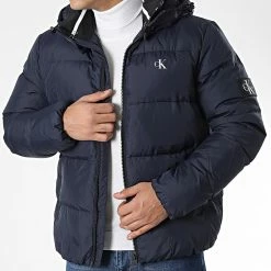 Tout neuf 😀 Doudoune Capuche Essential Down 8412 Bleu Marine de Calvin Klein ⌛