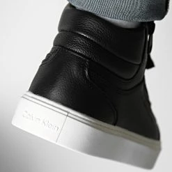 Tout neuf 😍 Baskets High Top Lace Up 0810 PVH Black de Calvin Klein 🤩 -Calvin Klein Soldes Magasin calvin klein 337841 HM0HM00810 BEH 20220919T155948 04