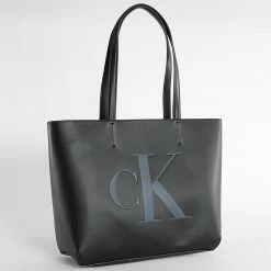 Bon marché 👍 Sac A Main Femme Sculpted Shopper 0071 Noir de Calvin Klein 👍