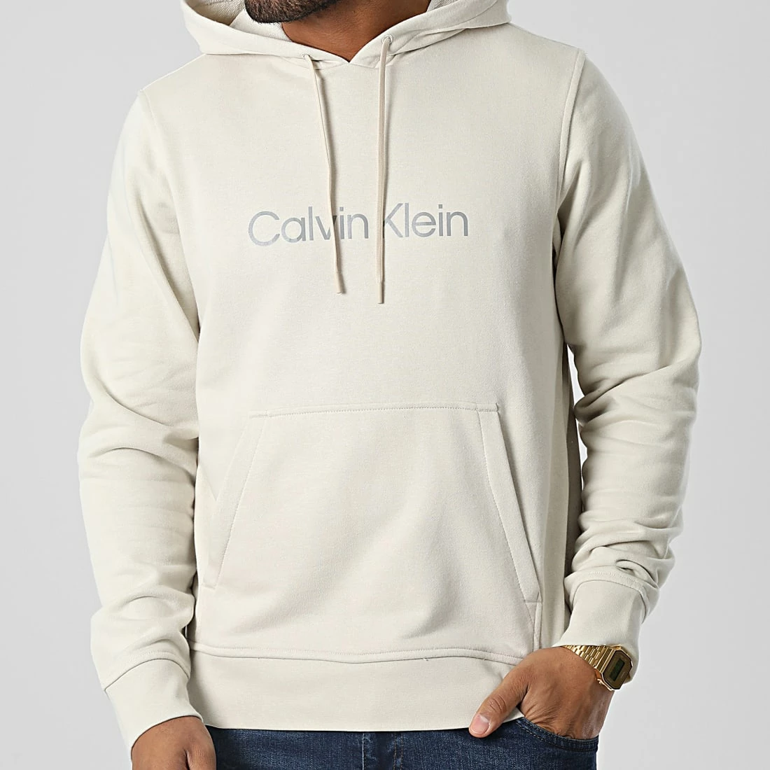 Promo ⌛ Sweat Capuche Réfléchissant GMS2W304 Beige de Calvin Klein 🛒 1 Promo ⌛ Sweat Capuche Réfléchissant GMS2W304 Beige de Calvin Klein 🛒