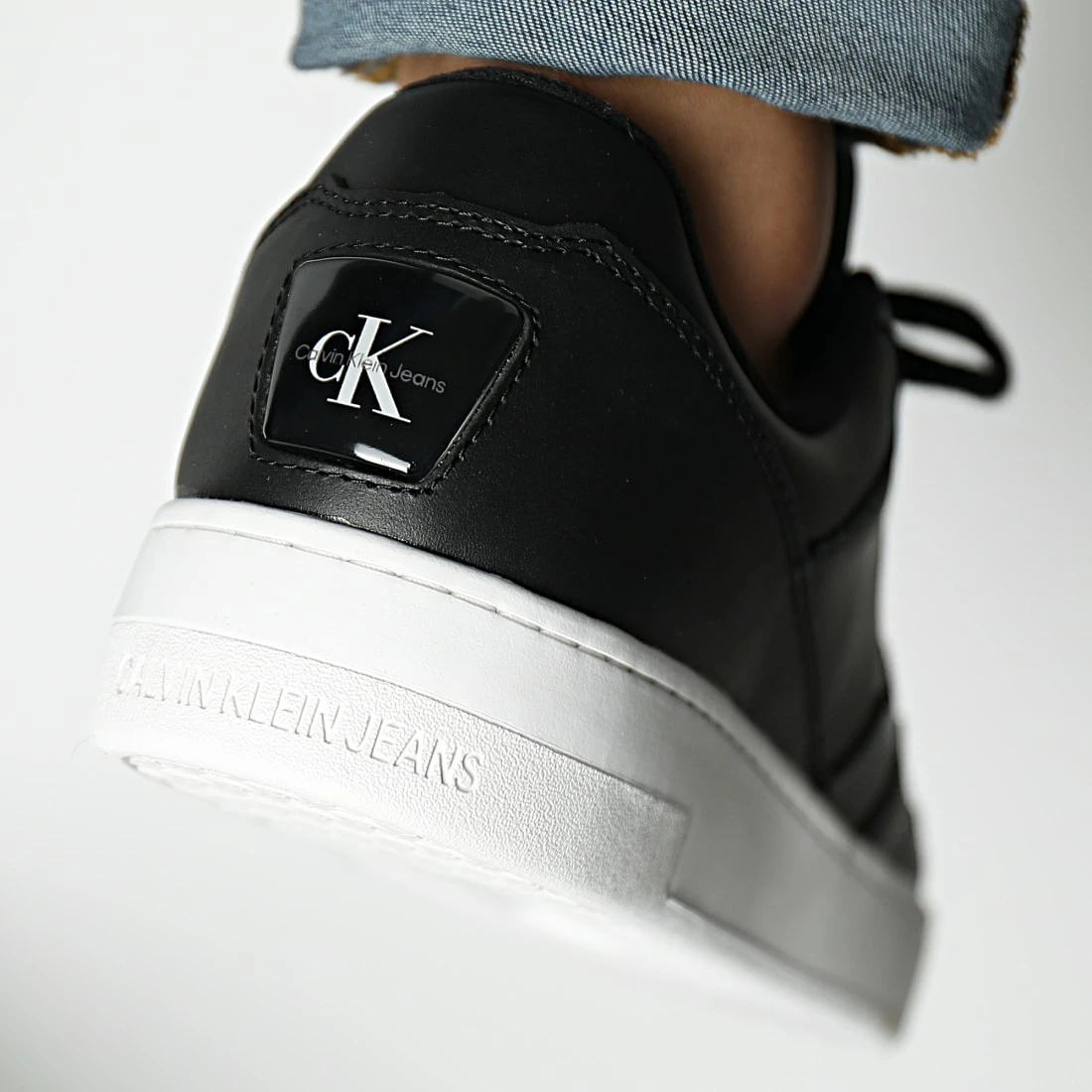 Vente flash 😀 Baskets Cupsole Lacup Low YM0YM00497 Black de Calvin Klein 🥰 4 Vente flash 😀 Baskets Cupsole Lacup Low YM0YM00497 Black de Calvin Klein 🥰 – Image 4