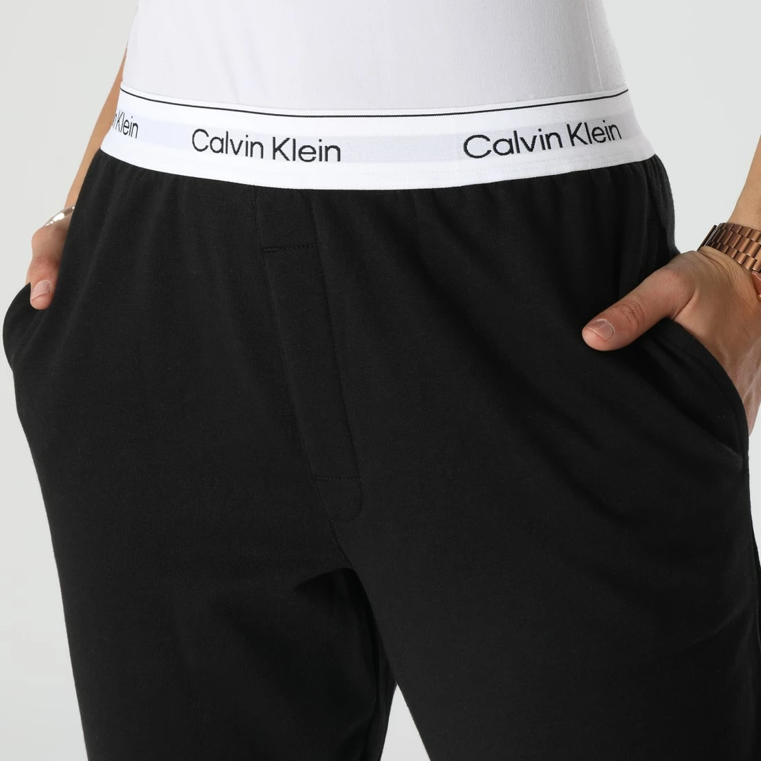Promo 🤩 Pantalon Jogging Femme QS6872E Noir de Calvin Klein 🌟 2 Promo 🤩 Pantalon Jogging Femme QS6872E Noir de Calvin Klein 🌟 – Image 2