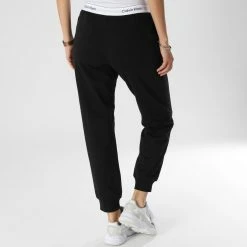 Promo 🤩 Pantalon Jogging Femme QS6872E Noir de Calvin Klein 🌟 7 Promo 🤩 Pantalon Jogging Femme QS6872E Noir de Calvin Klein 🌟 -Calvin Klein Soldes Magasin calvin klein 341322 QS6872E UB1 20221110T144657 04