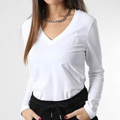 De gros ⭐ Tee 👕 Shirt Manches Longues Femme Monologo 9888 Blanc de Calvin Klein 💯