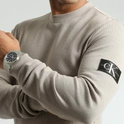 Calvin Klein Soldes Magasin 40 Acheter 🤩 Pull Monologo Badge 6610 Beige Foncé de Calvin Klein 🔥