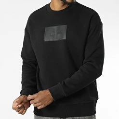 Les meilleures critiques de 🛒 Sweat Crewneck Textured Logo Box 0083 Noir de Calvin Klein ✔️ -Calvin Klein Soldes Magasin calvin klein 342902 K10K110083 BEH 20221020T111935 03