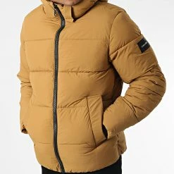 Grosses soldes ✨ Doudoune Capuche Crinkle Nylon Puffer 0336 Camel de Calvin Klein 🎉 -Calvin Klein Soldes Magasin calvin klein 345211 K10K110336 KCU 20221027T152429 03