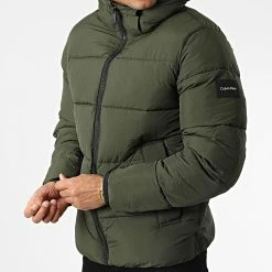 Coupon ✨ Doudoune Capuche Crinkle Nylon Puffer 0336 Vert Kaki de Calvin Klein 👏 -Calvin Klein Soldes Magasin calvin klein 345217 K10K110336 MRZ 20221027T153028 03