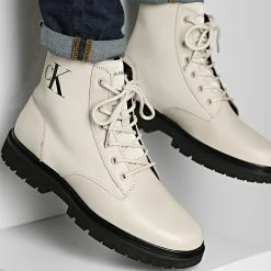 Nouveau 🔔 Boots Lug Lace Up 0562 Eggshell de Calvin Klein 🔥