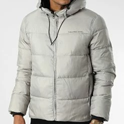 Remise 🎁 Doudoune Capuche Logo Tape Padded 0922 Gris de Calvin Klein 😀