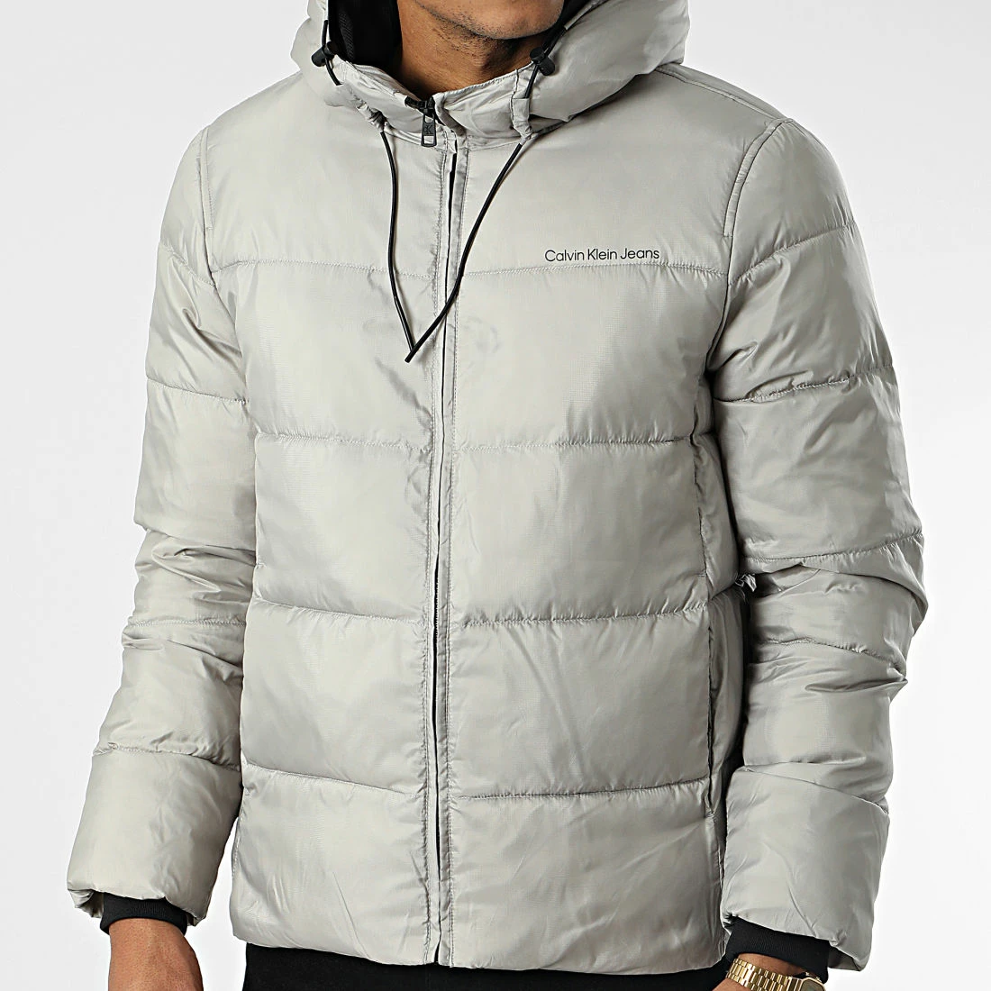 Remise 🎁 Doudoune Capuche Logo Tape Padded 0922 Gris de Calvin Klein 😀 1 Remise 🎁 Doudoune Capuche Logo Tape Padded 0922 Gris de Calvin Klein 😀