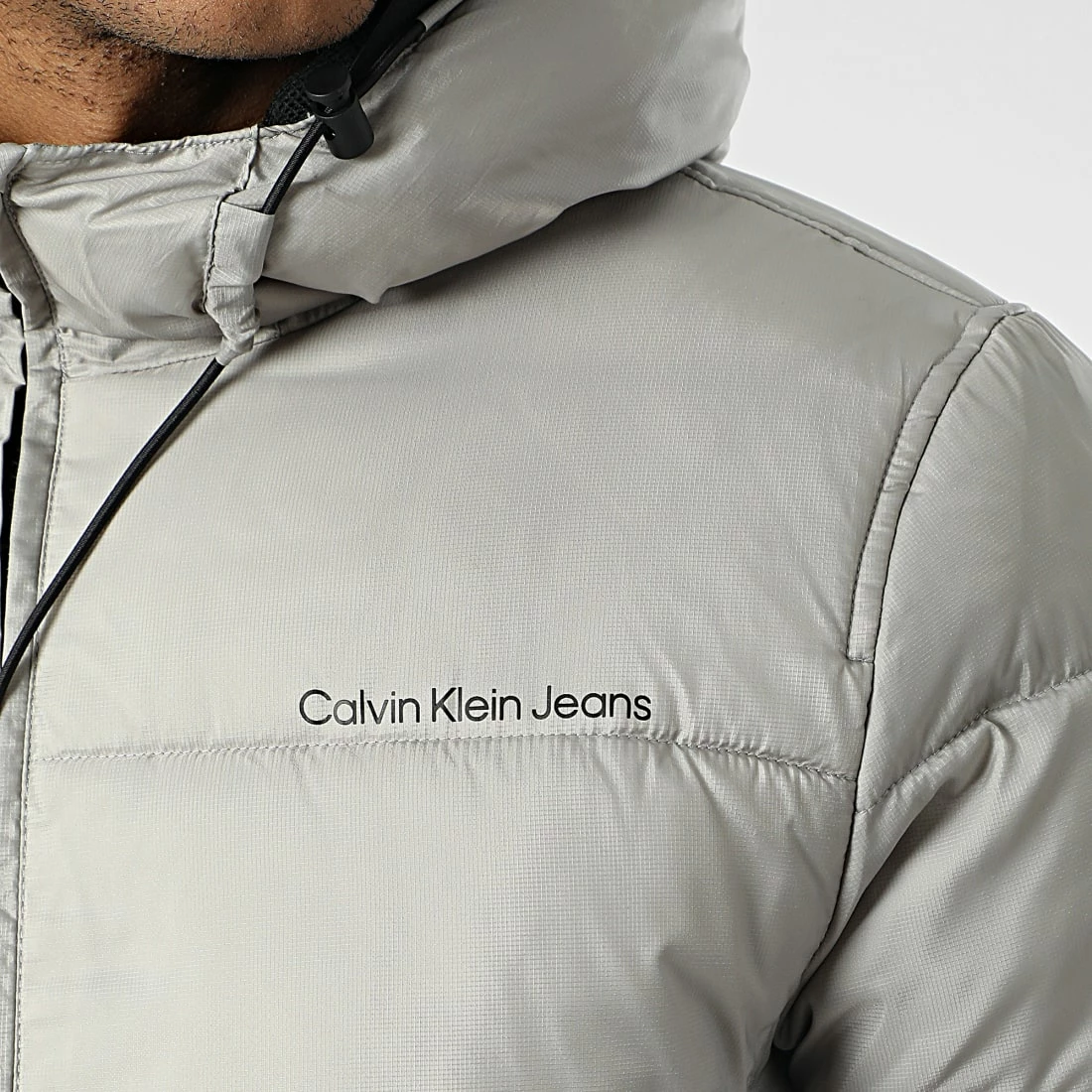 Remise 🎁 Doudoune Capuche Logo Tape Padded 0922 Gris de Calvin Klein 😀 2 Remise 🎁 Doudoune Capuche Logo Tape Padded 0922 Gris de Calvin Klein 😀 – Image 2