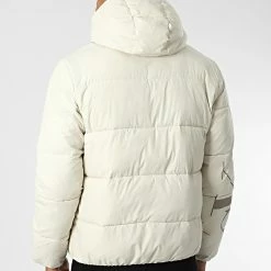 Meilleur prix 🔥 Doudoune Capuche Essential Non Down 9057 Beige de Calvin Klein 🔔 -Calvin Klein Soldes Magasin calvin klein 345575 J30J319057 ACF 20221027T153013 04