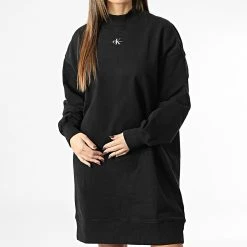 Bon marché ❤️ Robe Sweat Crewneck Femme 0412 Noir de Calvin Klein ✨