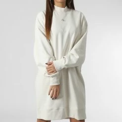 De gros 🛒 Sweat Crewneck Long 0412 Beige de Calvin Klein 💯